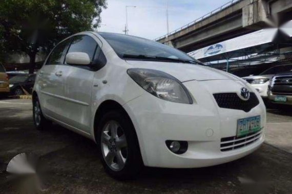 2007 Toyota Yaris Auto White Sedan