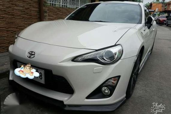 Toyota 86 2014 MT Pearlwhite Coupe For Sale