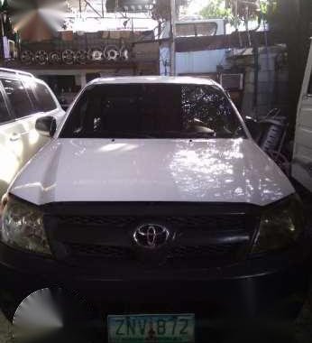 Toyota Hilux 2008 J MT White For Sale