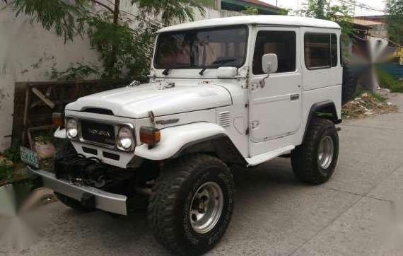 Toyota Land Cruiser 4x4 MT White For Sale