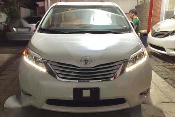New 2017 Toyota Sienna Limited AT White 