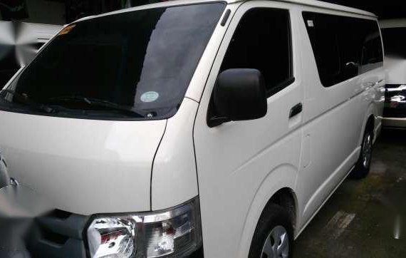 1.450m 2016 Toyota Hiace GL Grandia MT Pearl White