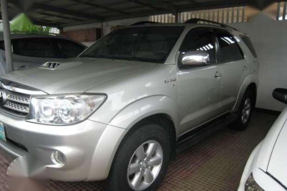 2011 toyota fortuner v diesel 4x4 like montero