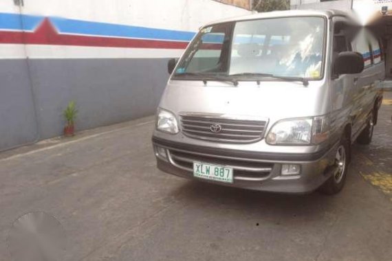 2004 hiace