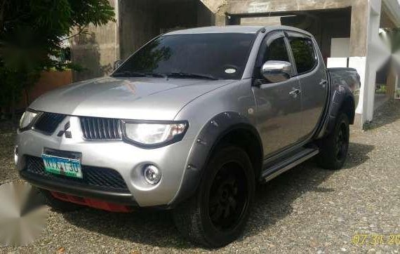 mitsubishi strada glx 2010 navara innova hilux