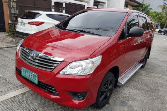 Toyota Innova 2013 Van red for sale 