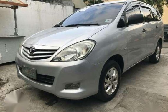 Toyota Innova E AT 2009