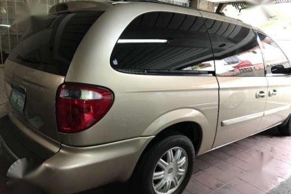 2006 Chrysler Town and Country AT Beige 