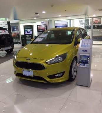 New 2017 Ford Focus AT HB Yellow For Sale