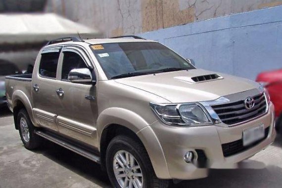 Toyota Hilux 2015 truck beige for sale 
