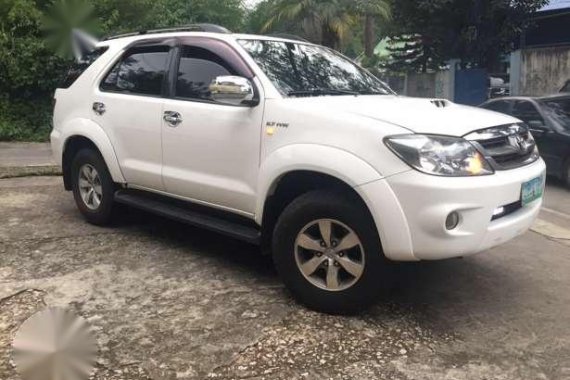 Toyota Fortuner G Gas 2005 White For Sale