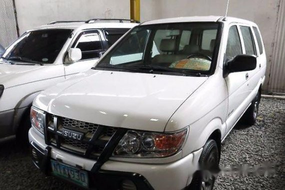 Isuzu Crosswind 2010 SUV white for sale 