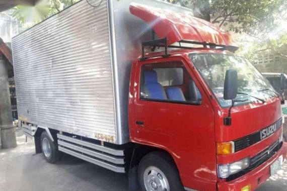Isuzu Elf Closevan NPR