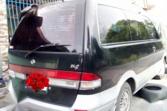 Nissan Serena largo van