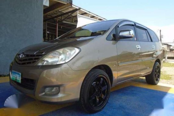 2010 toyota innova G. Diesel Manual. almost brand new. all orig.