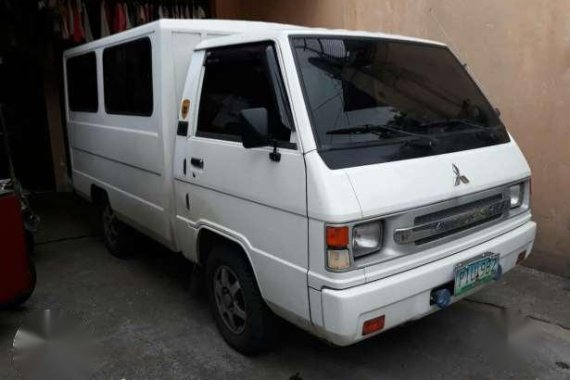 2011 mitsubishi L300 fb dual aircon