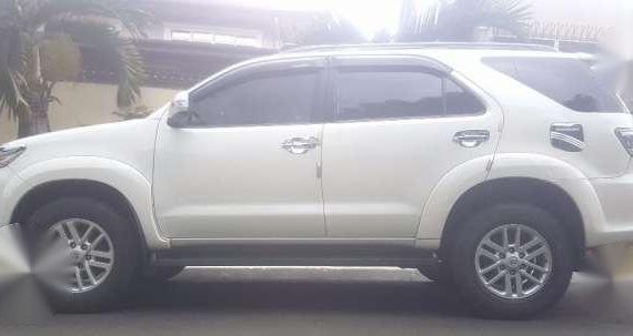late 2013 Toyota Fortuner G Manual Pearl White Mint Condition 2014