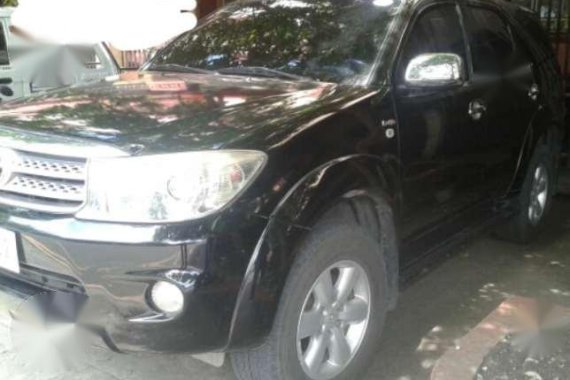 Toyota Fortuner 2011 MT 4x2 Black For Sale