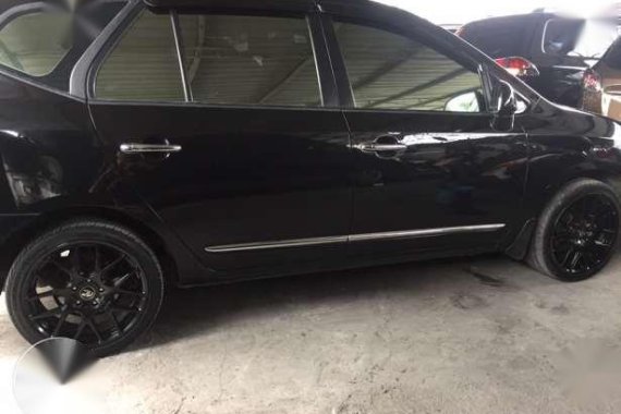 VERY FRESH Kia Carens CRDI 2010 FOR SALE