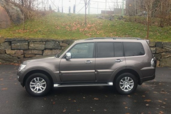 FOR SALE:  Mitsubishi Pajero 2010 