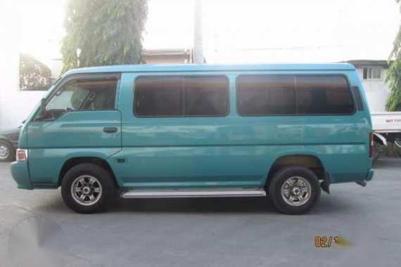 2010 nissan urvan shuttle