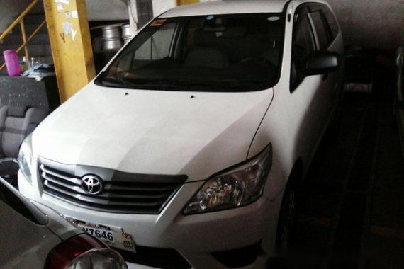 Toyota Innova 2016 van white for sale 