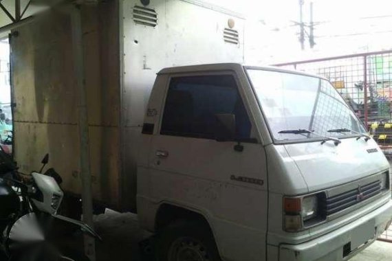 2003 Mitsubishi L300 Aluminum Van MT White 