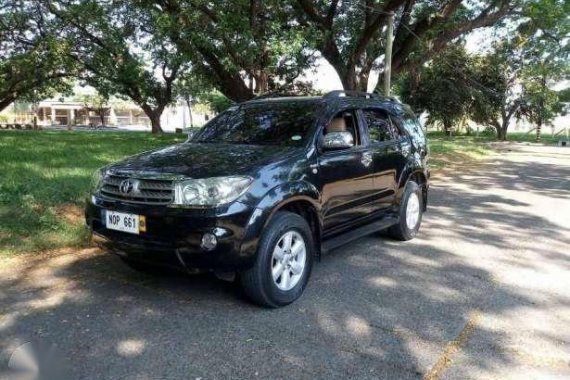2010 Toyota Fortuner 2.5 G AT 4x2 Black For Sale