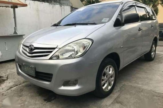 Toyota Innova E AT 2009 Silver For Sale