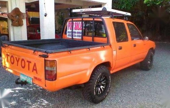 Toyota Hilux 1995 2.0 MT Orange For Sale