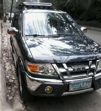 Isuzu Sportivo 2010 MT Green SUV For Sale