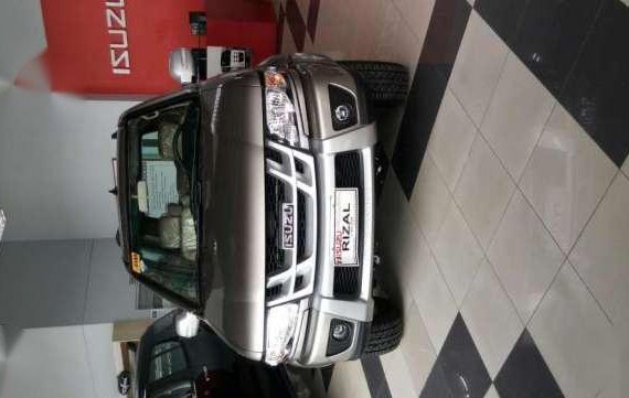 2017 Isuzu Crosswind SPORTIVO Automatic and Manual