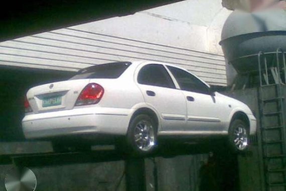 Nissan Sentra 2005 AT White Sedan For Sale