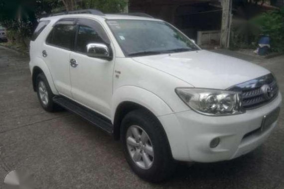 Toyota Fortuner 2010 4X2 G MT White For Sale