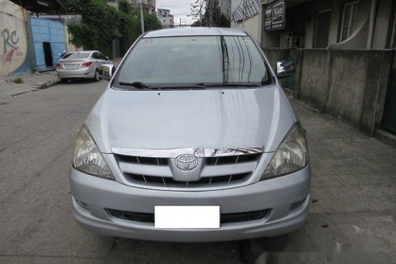 Toyota Innova 2006 silver van for sale 