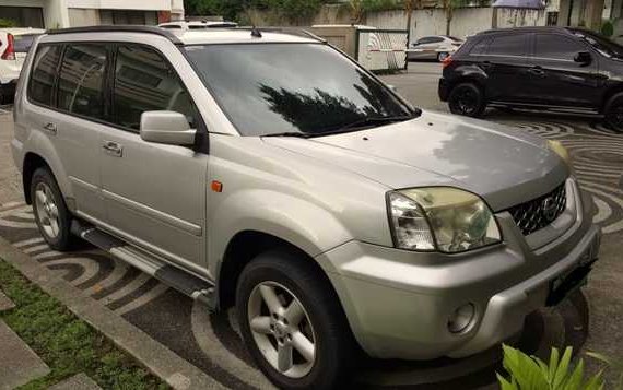 FOR SALE : Silver 2004 Nissan Xtrail 4x2