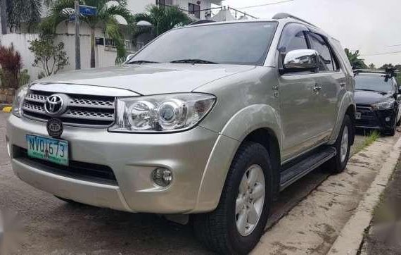 2010 Toyota Fortuner G Diesel Automatic for sale 