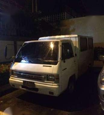 1999 Mitsubishi L300 truck white for sale 