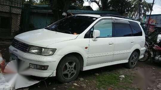 Mitsubishi Chariot Grandis automatic 2000 model for sale 