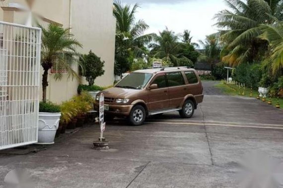 Isuzu XUVi Limited lifted with hitch for sale 