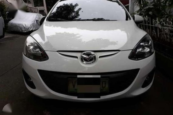 Mazda 2 2010 sedan white for sale 