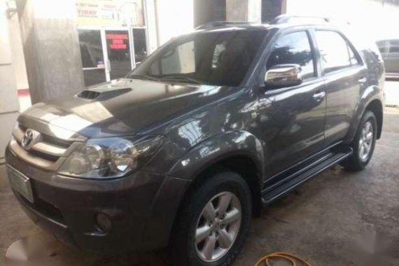 Toyota Fortuner V AT 4x4 Gray For Sale