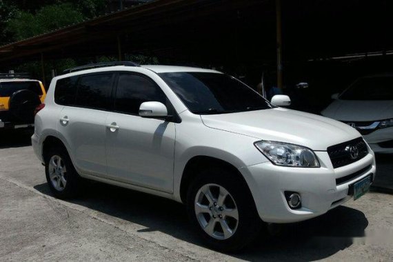 Toyota RAV4 2010 White for sale