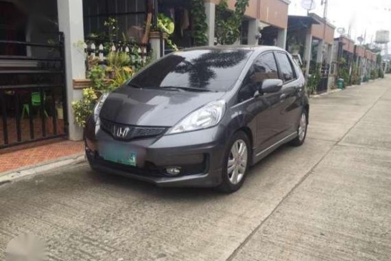 2013 Honda Jazz 1.5V automatic Top of the line for sale 