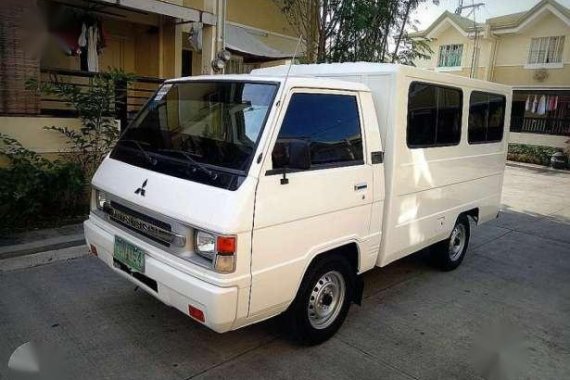 2011 Mitsubishi L300 FB deluxe