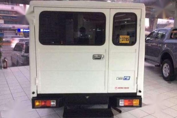 For sale Mitsubishi L300 FB deluxe dual Ac