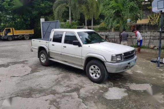 Mazda B2500 1998 MT White For Sale