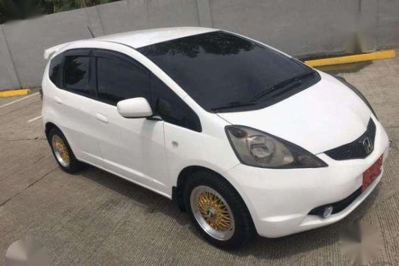 2011 Honda Jazz 1.3L AT White For Sale
