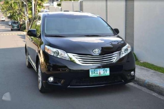 2011 Toyota Sienna Full Options AT (Price Down)