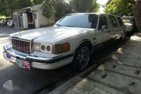 Rush Sale!!! Ford Lincoln Town Car Stretched Limousine
